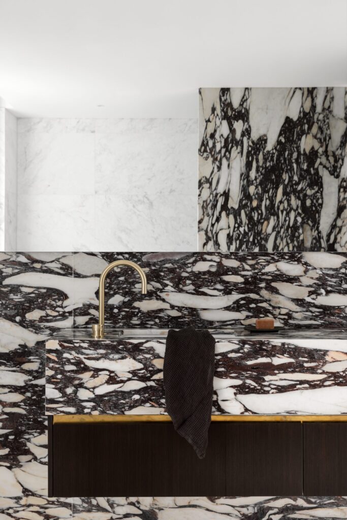 calacatta-viola-marble-bathroom