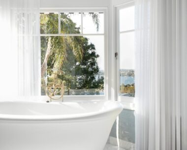 Bathroom-bay-window-bath