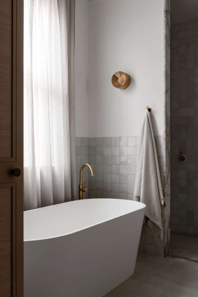 heritage-weatherboard-federation-bathroom-bath-freestanding