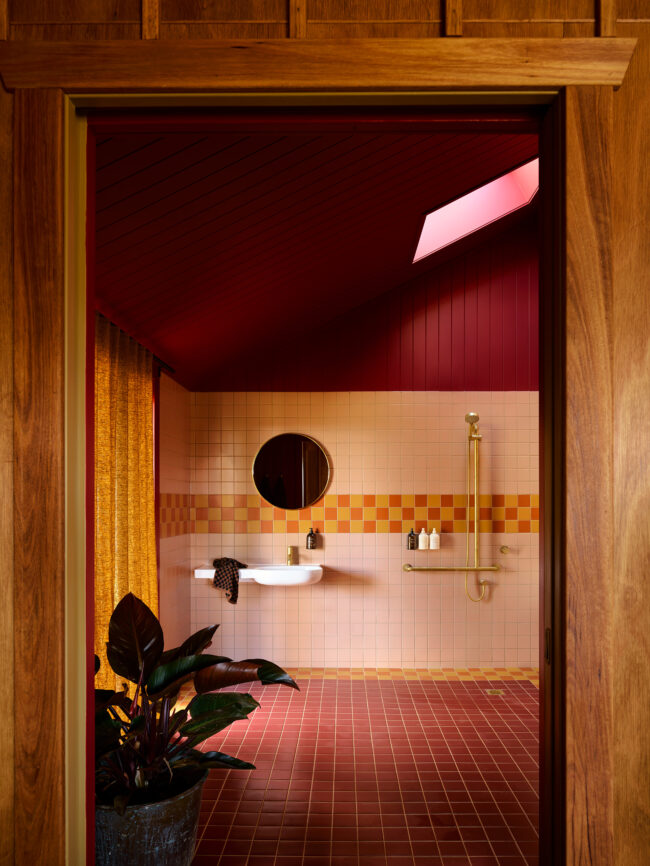 pink-red-bathroom
