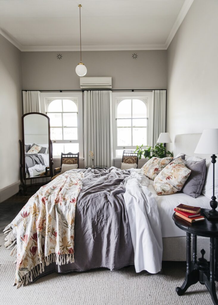 rustic-cosy-master-bedroom