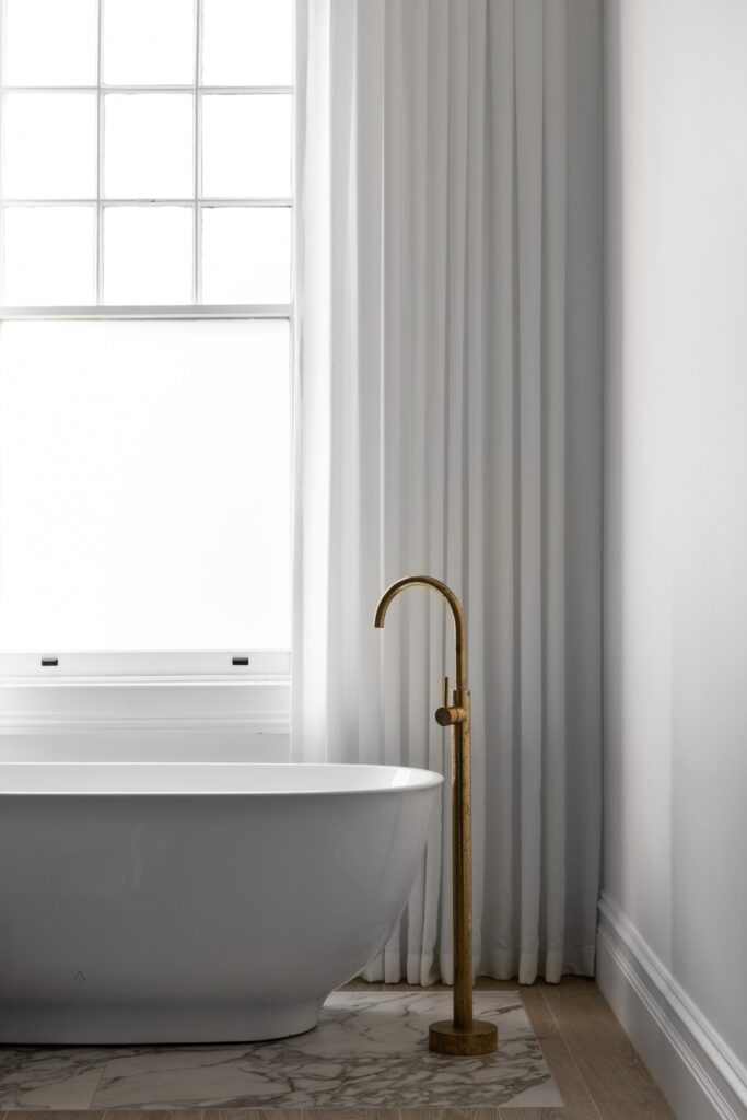 simon-whitbread-mosman-modern-federation-freestanding-bath-hbb_raglan_026