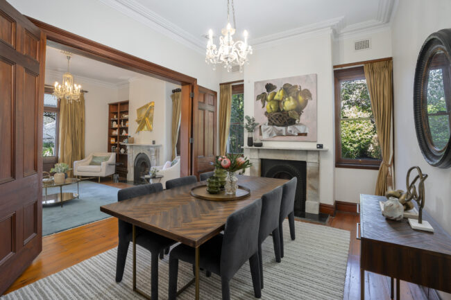 traditional-style-dining-room