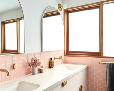 pink-toned-bathroom